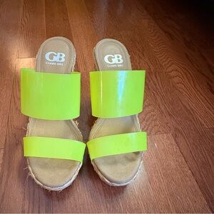 Gianni Bini Bright Neon Yellow Slide Sandals. Size women’s 7 1/2